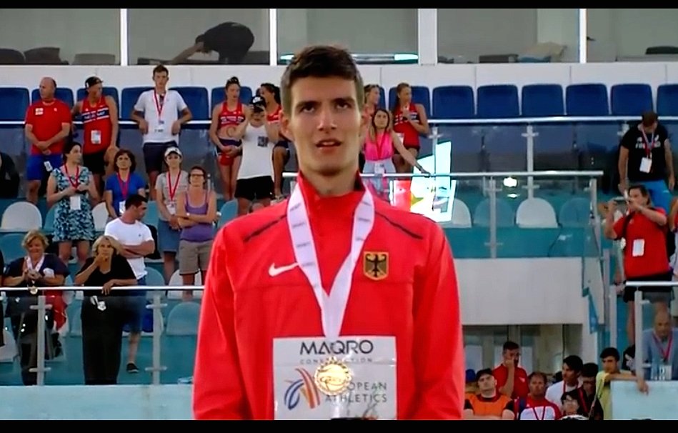 ATHLETENKÖNIG I  Die Entscheidung fällt in der letzten Disziplin: Manuel Wagner muss im 1500-Meter-Lauf Sekunden vor dem Jorg Vanlierde ins Ziel kommen, um den Belgier abzufangen und seinen Rückstand von 103 Punkten wettzumachen. Es werden 29 Sekunden – und als der Zehnkämpfer des USC Mainz am Abend des 17. Juli in Tiflis die Ziellinie überquert, ist er Europameister der U18. Mit neuer persönlicher Bestleistung von 7382 Punkten.