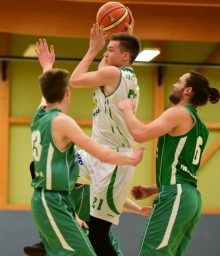 Eine Runde weiter: Henning Borggräfe (M.) und die DJK Nieder-Olm bezwangen in Pokal die klassenhöhere SG Lützel/Koblenz II.