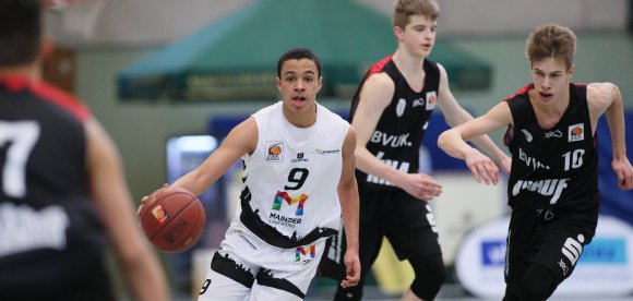 Mit 21 Punkte zweitbester Scorer der SG-RheinHessen gegen die Würzburger Akademie: Tobias Feilen...