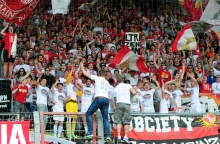 Bombenstimmung am Bruchweg: Mehr als 6000 Fans verfolgten das entscheidende Aufstiegsspiel der 05-Amateure.