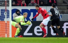 In allen Situationen sicher und souverän: 05-Torwart Jonas Lössl machte beim 0:0 gegen den 1.FC Köln ein fehlerfreies Spiel.