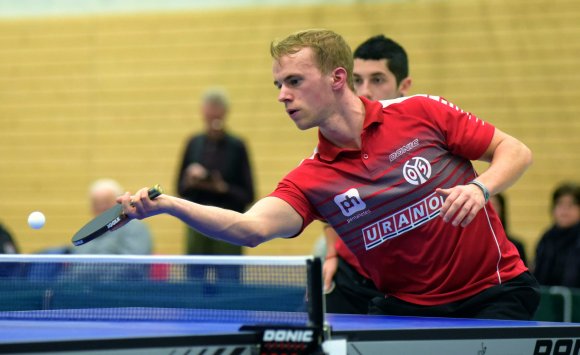 Dennis Müller ist erster Titelträger bei den Einzelmeisterschaften der Tischtennisverbände des Rheinlands und Rheinhessens..