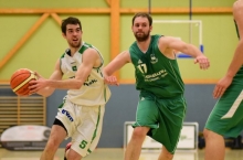 Eduardo Mena (l.) machte gegen den Trimmelter SV ein klasse Spiel, musste aber wegen einer Platzwunde vorzeitig aufhören.