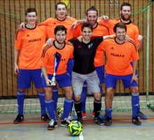 Die Futsal-Mannschaft der TSG Bretzenheim 46 war so frei, die Erstausgabe des eigenen Turniers zu gewinnen. Erfolgreich waren (hinten, v.l.) Ruben Grundei, Walery Engel, Marcus Nungesser und Jonathan Kirchhoff sowe (vorne v.l.) Sascha Szep, Christian Wölfelschneider und Moritz Lang. Nils Krämer verpasste das Endspiel wegen eines wichtigen Termins im Zusammenhang mit dem Feldfußball.