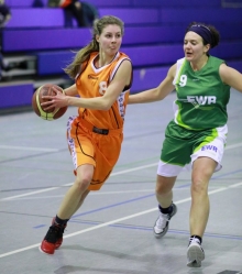 Jugend unterliegt Erfahrung: Nicola Marie Elsner (l.) und der SC Lerchenberg mussten sich der DJK Nieder-Olm (r. Melanie Lachner) geschlagen geben.