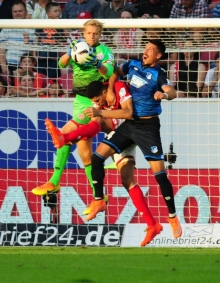 Auf Sandro Wagner (r.) muss 05-Torwart Jonas Lössl am Samstag nicht achten. Der Hoffenheimer Torjäger ist gesperrt.