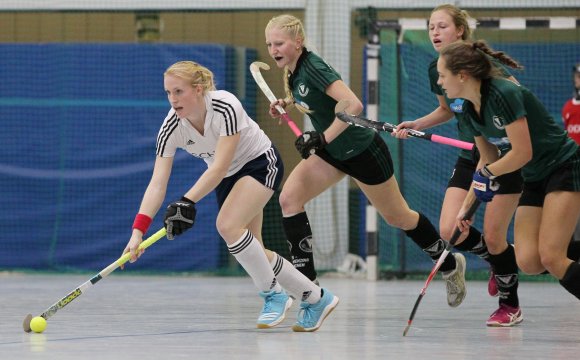 Ein letztes Mal dem Gegner davoneilen: Amelie Neumann-Kleinpaul bestreitet gegen die TG Frankenthal ihr letztes Heimspiel im Trikot des TSV Schott Mainz. Die Neu-Tübingerin ist zu weit weg, um noch am Trainingsbetrieb teilzunehmen.