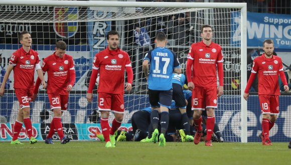 Das war's (noch nicht ganz): Die Hoffenheimer taten es dem Ball gleich und legten sich ins Mainzer Tor.