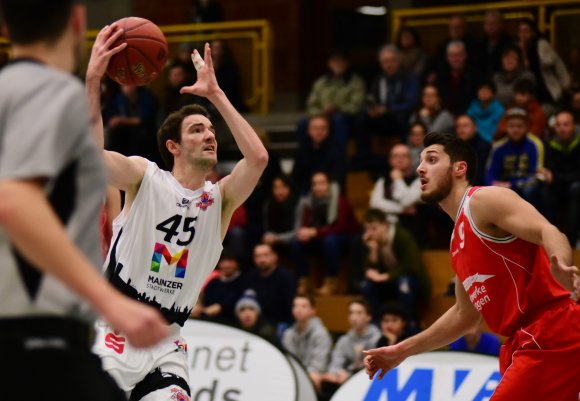 Philipp Schön (l.) war mit der Schiedsrichterleistung am Sonntag nicht einverstanden. Der ASC-Kapitän vermisste in Lich aber auch eine Stärke seines Teams.