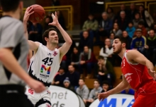 Philipp Schön (l.) war mit der Schiedsrichterleistung am Sonntag nicht einverstanden. Der ASC-Kapitän vermisste in Lich aber auch eine Stärke seines Teams.