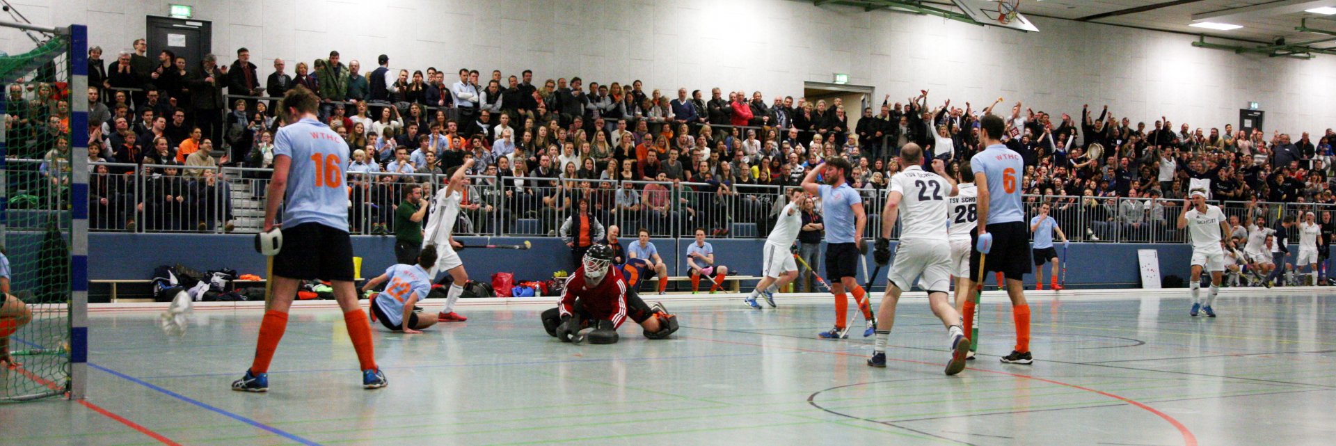 Im entscheidenden letzten Saisonspiel beim Wiesbadener THC trug eine von Max Dürkop versenkte Kurze Ecke zur 4:2-Halbzeitführung bei.