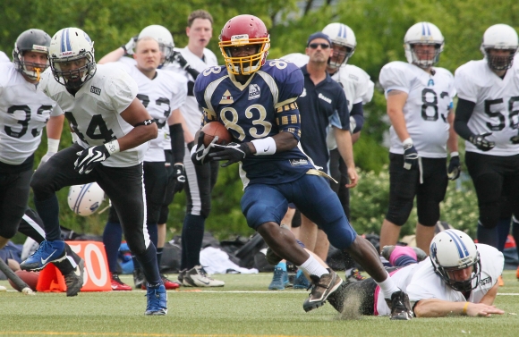 Neuzugang LaDavaine Sanders läuft der Steelers-Defense davon und wird den Ball zum 20:13 in der Endzone der Saarländer ablegen. Das war die beruhigende Halbzeitführung gegen den Tabellenführer.