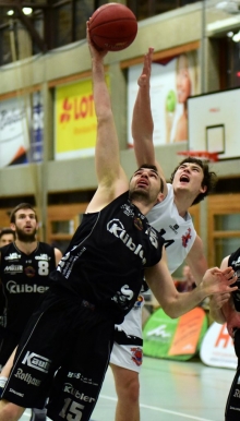 Um wenige Zehntelsekunden verpassten Johann Fritzen (r., gegen Edin Alispahic) einen Überraschungssieg in Schwenningen.