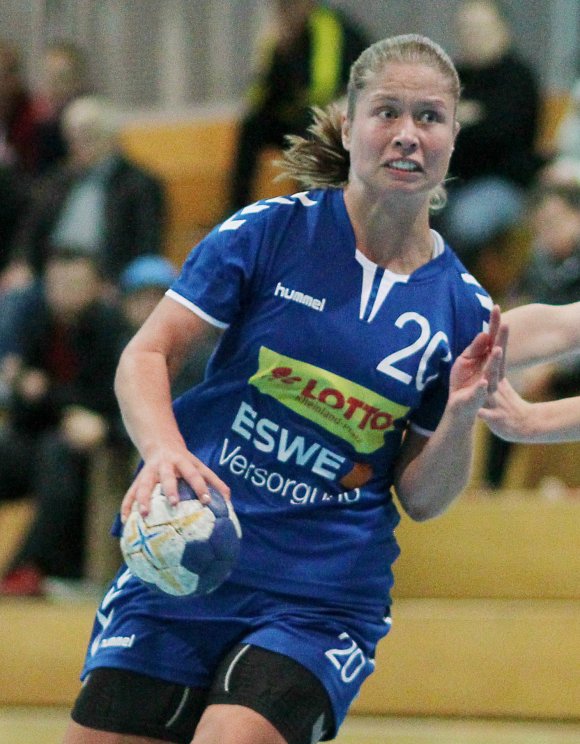Für Juliane Dold war im Spiel bei der TSG Eddersheim vorzeitig Schluss, denn die kassierte in der 54. Minute die dritte Zwei-Minuten-Strafe. 