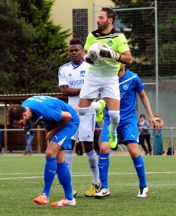 Ob gebückt (Marcel Kostadinov), im Fluge (Pasquale Patria) oder mit den Füßen auf dem Boden (Diego Uhlig): Die defensive Stärke auf fremden Plätzen soll der Fortuna auch in Morbach den Erfolg bringen.