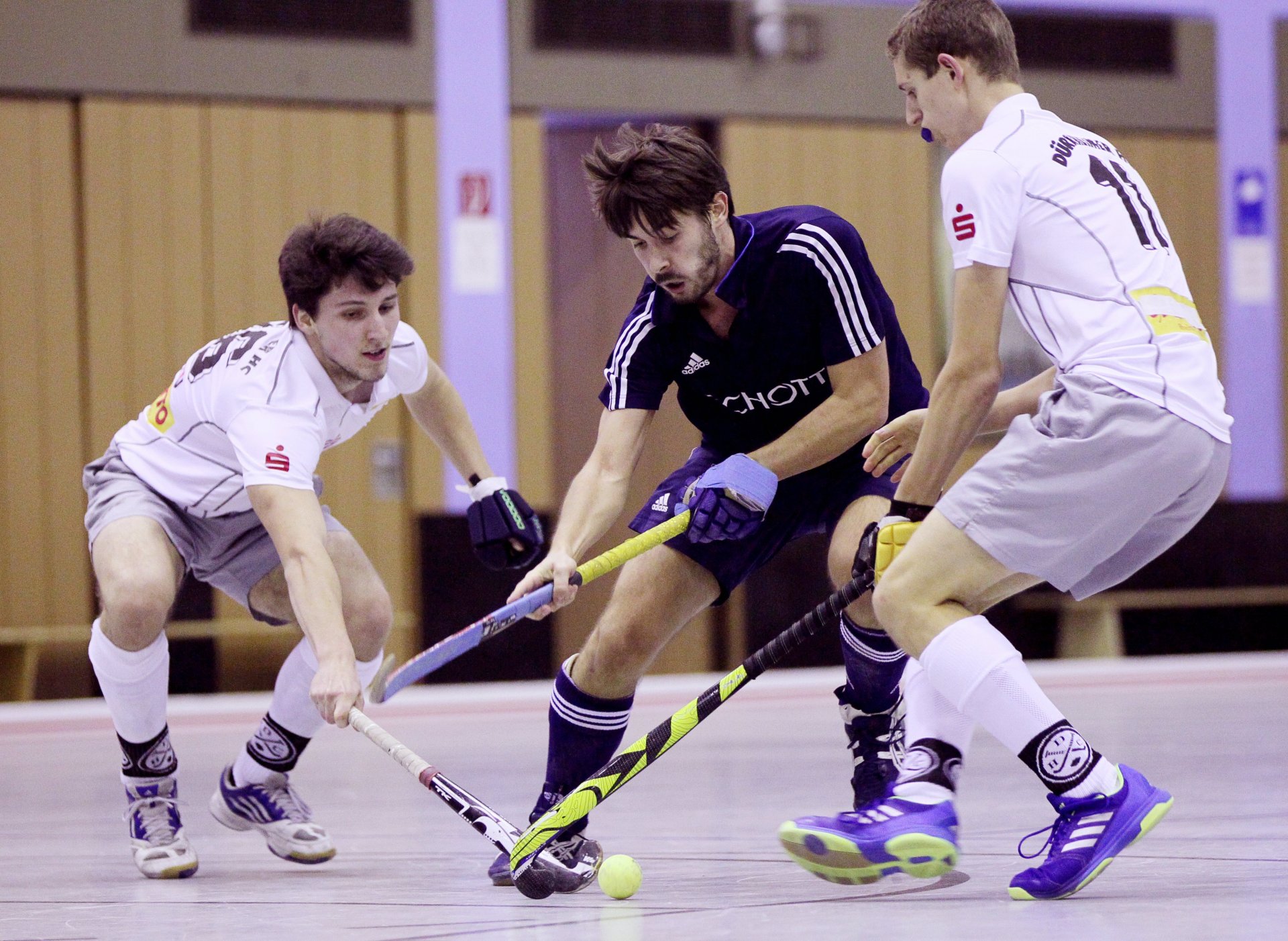 Chris Franik in der Partie gegen den Dürkheimer HC 2, das im ersten Heimspiel der Hallenrunde gleich das erste zweistellige Ergebnis einbrachte (11:5).
