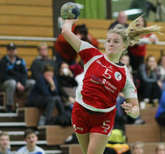 Theresa Horstmann war eine von nur drei eigentlichen A-Jugendlichen im Aufgebot für das Zwischenrundenspiel gegen Bayer Leverkusen und als Mittespielerin die natürliche Chefin auf dem Platz. Der Gegner war freilich eine Nummer zu groß, als dass sie ihre Mannschaft hätte zum Sieg führen könnnen.