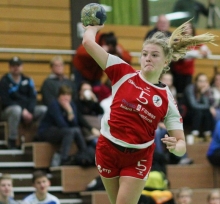 Theresa Horstmann war eine von nur drei eigentlichen A-Jugendlichen im Aufgebot für das Zwischenrundenspiel gegen Bayer Leverkusen und als Mittespielerin die natürliche Chefin auf dem Platz. Der Gegner war freilich eine Nummer zu groß, als dass sie ihre Mannschaft hätte zum Sieg führen könnnen.