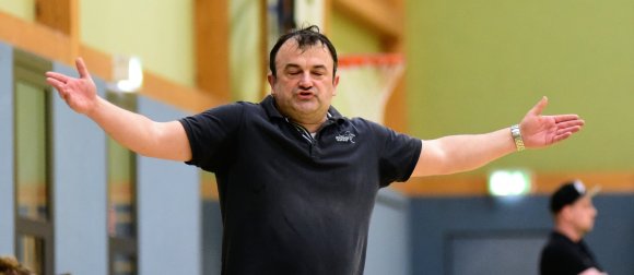 Miro Sovic hätte das Spiel seiner Mannschaft im letzen Viertel auch mit geschlossenen Augen verfolgen können. Taktische Anweisungen waren nicht mehr erforderlich.