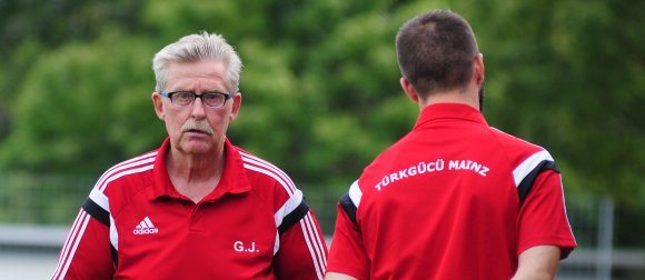 Die Wege haben sich getrennt. Gerd Jennewein (l.) ist als Trainer des Bezirksligisten Türkgücü Mainz zurückgetreten.