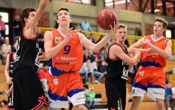 In der JBBL-Mannschaft gehörte Lukas Scheder vorige Saison zu den Stammkräften. In der ASC-Zweiten gab der Nachwuchsmann jetzt ein gelungenes Oberligadebüt.