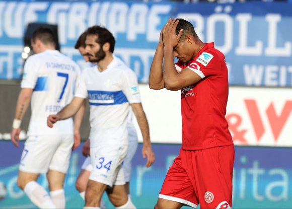 Robin Quaison durfte in der Startelf auflaufen und erzielte sein erstes Bundesligator. An der Niederlage beim Tabellenletzten änderte das nichts.
