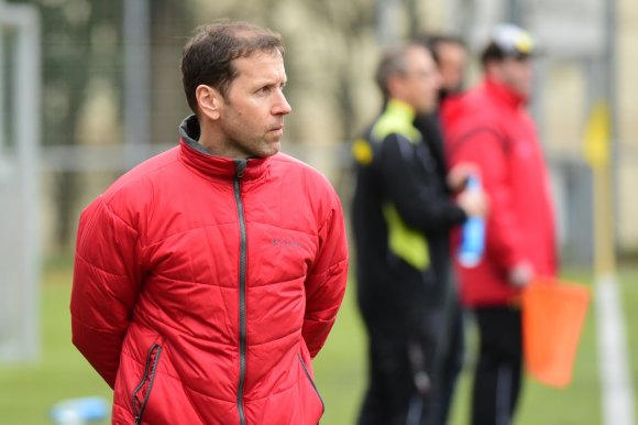 Bleibt auch in der nächsten Saison Niersteiner Trainer: Oliver Schütz.