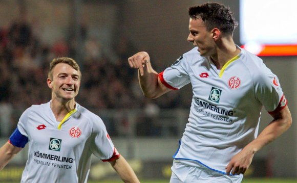 Endlich hat's geklappt: Petar Sliskovic jubelte mit Daniel Bohl über seinen ersten Treffer in dieser Saison.
