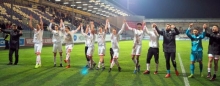 Das erlebt die U23 des FSV Mainz 05 nicht allzu oft: Nach dem starken Auftritt in Wiesbaden durften die Spieler sich vor  einem gut gefüllten Gästeblock feiern lassen, der sie 90 Minuten lautstark unterstützt hatte.