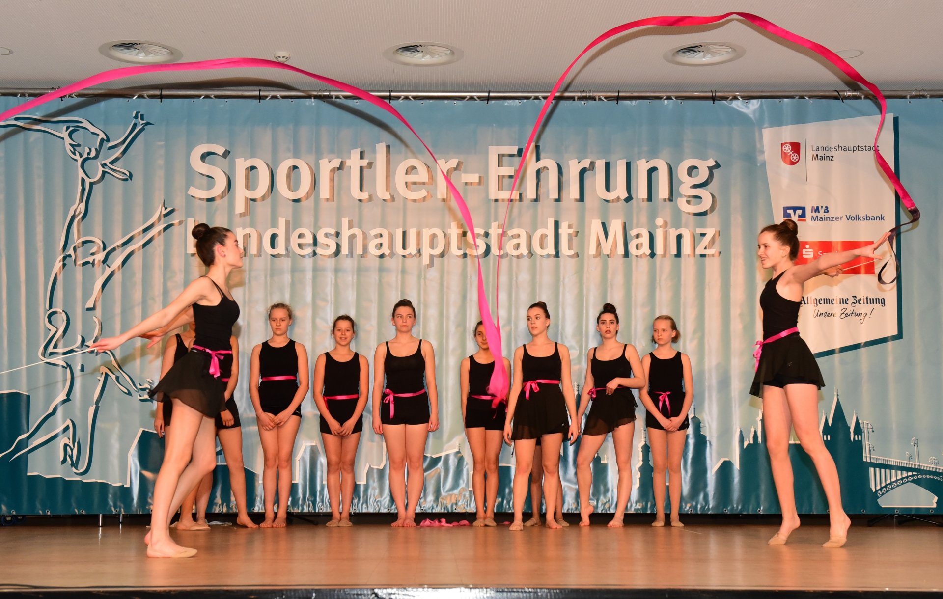 Eröffneten den Abend mit viel Schwung: die Rhythmischen Sportgymnastinnen des TV 1817 Mainz.