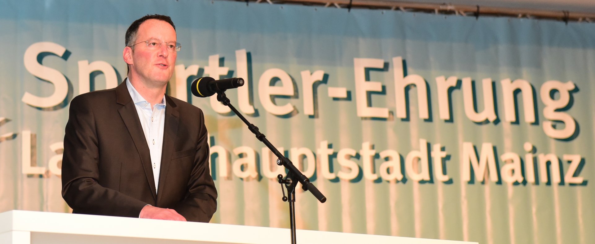 Oberbürgermeister Michael Ebling hob die Bedeutung des Sports für Integration und ein friedliches Miteinander hervor.