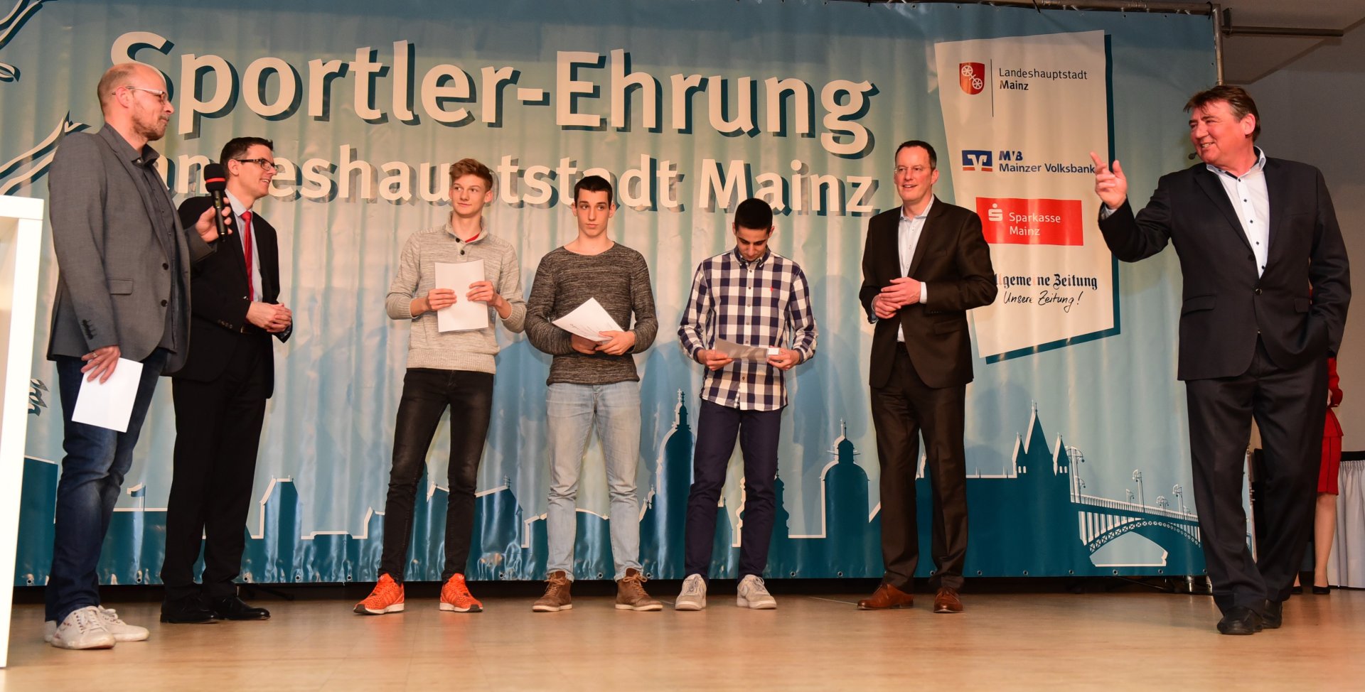 Zehnkampf minus eins: Die U-18-Mannschaftsmeister im Neunkampf vom USC Mainz, Elias Klinger, Ole Perske und Serdar Karasu.