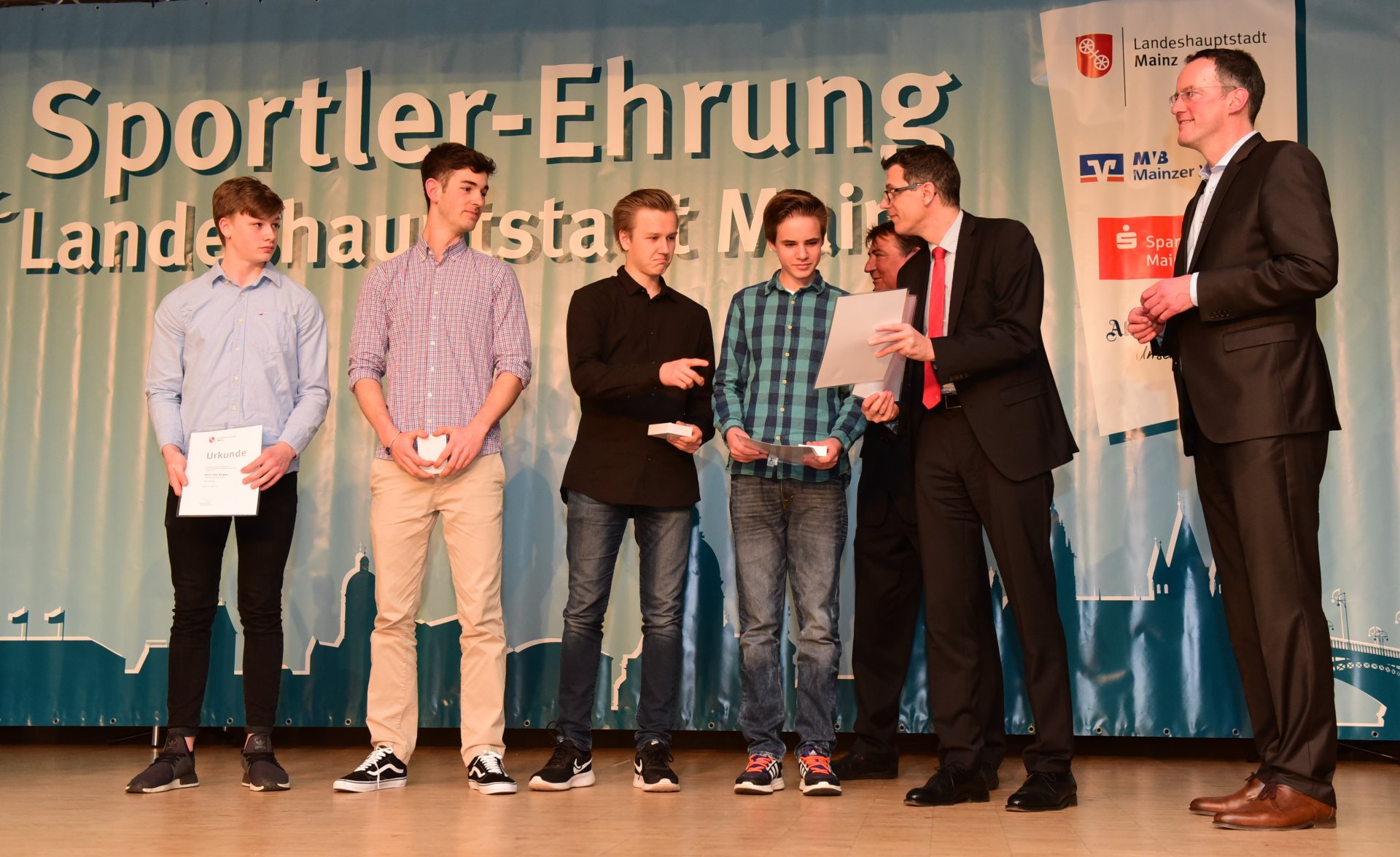 Der Minigolf-Nachwuchs des MGC: die Deutschen Jugendmannschaftsmeister Ole Biegler, Manuel Szablikowski (der auch WM-Gold und zweimal Bronze gewann), Kilian Horn und ...