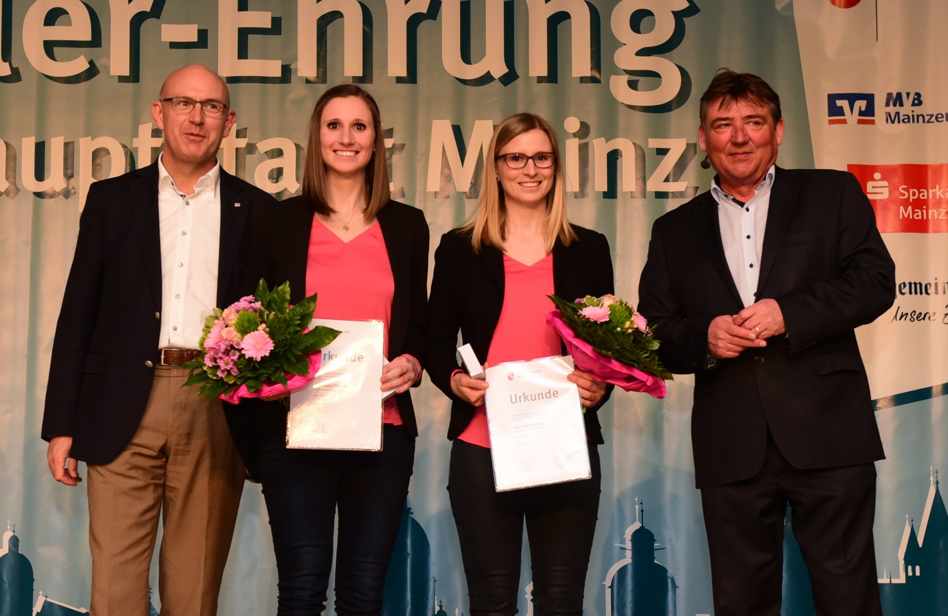 Zum wiederholten Mal eine Klasse für sich: die Kunstrad-Weltmeisterinnen Julia und Nadja Thürmer vom RV Finthen.