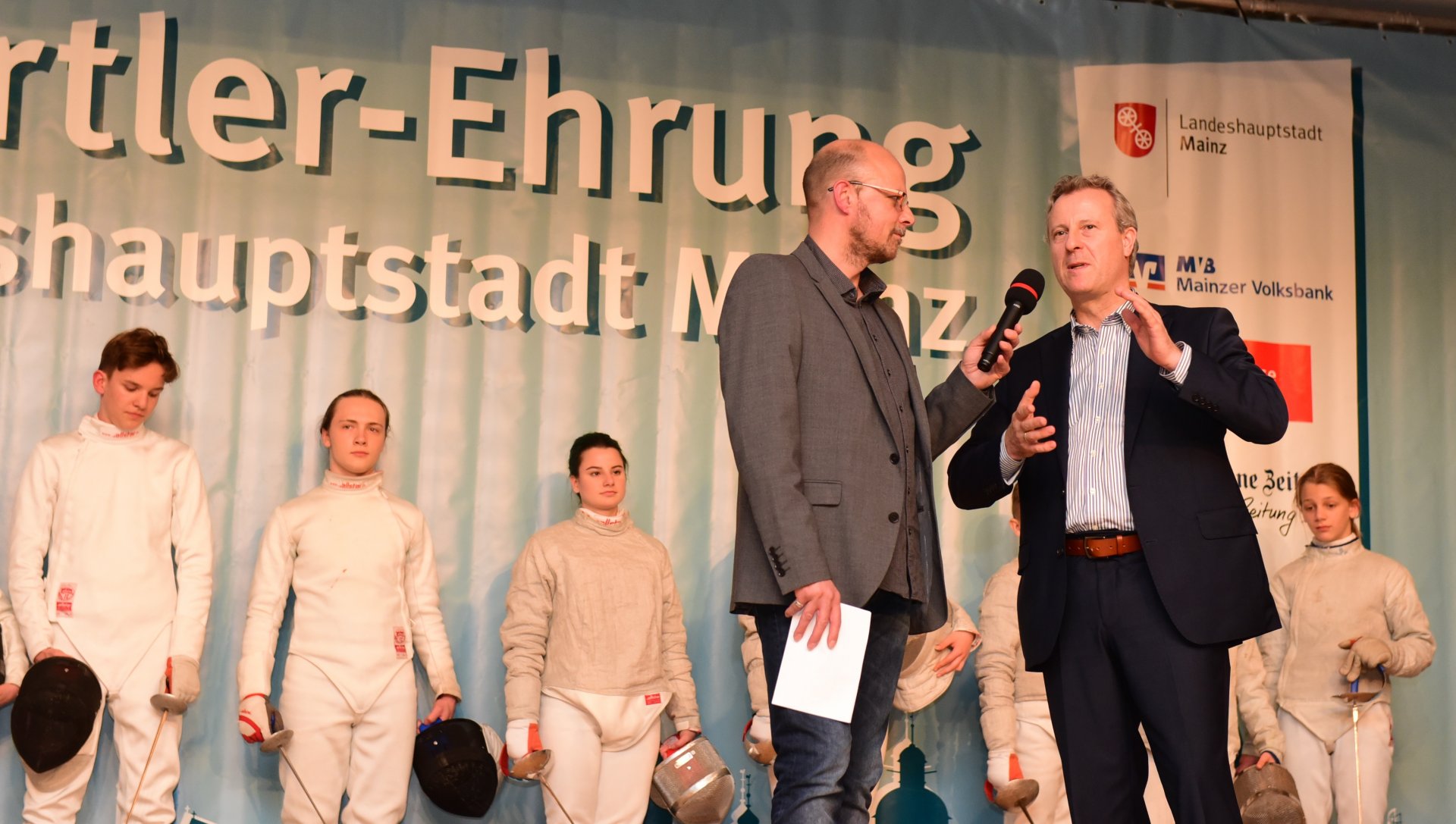 Rüdiger Ulrich, der Vorsitzende des MTV 1817, gab einen Einblick in den vitalen Zustand des zweitältesten Turnvereins der Welt, der in diesem Jahr seinen 200. Geburtstag feiert...