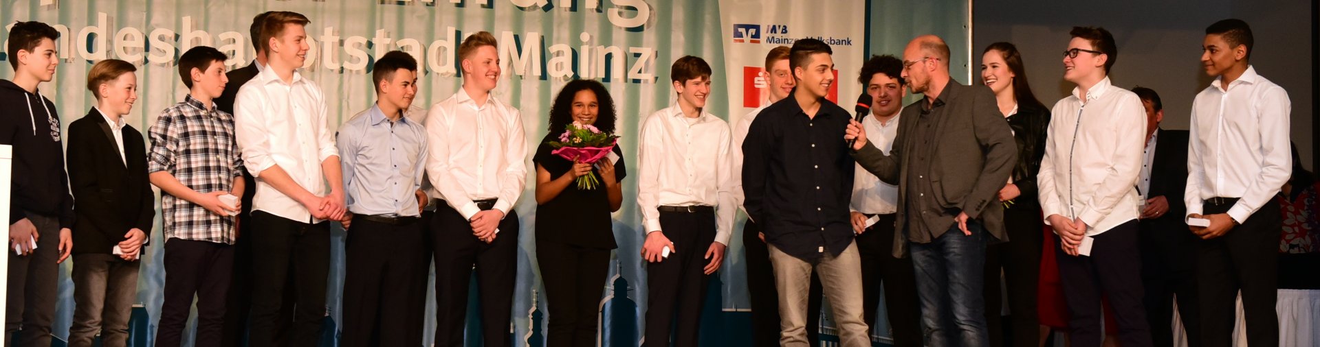 Dass der Hartmühlenweg am Mittwochabend verwaist wirkte, lag unter anderem am Deutschen Meistertitel der Baseball-Jugend der Mainz Athletics mit ihrem U-15-EM-Dritten Kevin Schnirbach (im Interview).