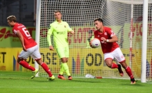 Eines vorbereitet, eines erzielt: Mounir Bouziane (r., eine Szene aus dem Hinrundenspiel) war maßgeblich am 2:0-Sieg der U23 in Wiesbaden beteiligt.