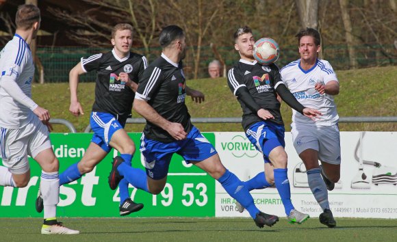 Kann auch Sechser: Damir Bektasevic (r.).