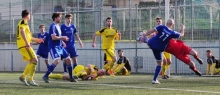 Dass der Wiesbacher Torhüter Julian Wamsbach vor Srdjan Baljak an den Ball kam (und zudem ein Foul gepfiffen bekam)...