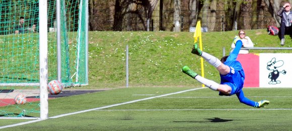 Der Pfosten verhinderte in der 80. Minute den Ausgleich nach einem Freistoß von Damir Bektasevic.