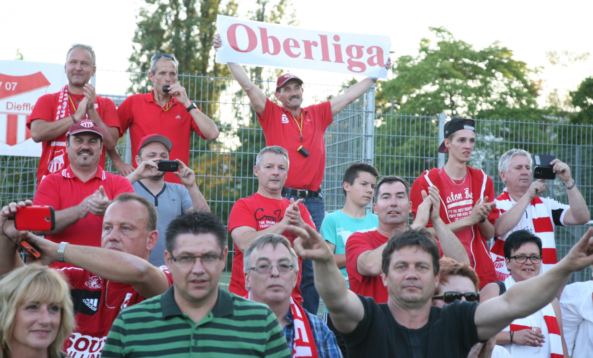 Zahlreich, gut gelaunt und fair begleiteten die Diefflener Fans ihr Team in die Oberliga.