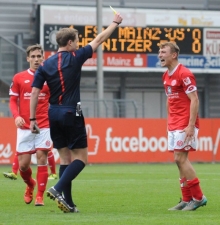 Auch, wenn sich Daniel Bohl im bislang letzten Heimspiel mit der Mainzer U23 gegen den Chemnitzer FC eine Gelbe Karte wegen Meckerns einhandelte, gab es an diesem 0:0 vom Oktober 2015 nicht viel zu kritisieren. Diesmal wäre ein Punkt gegen die Sachsen für die Ziele seiner Mannschaft allerdings zu wenig.