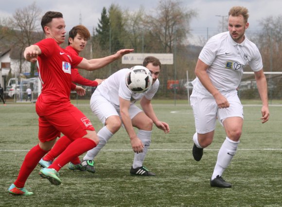 Der VfB Bodenheim (v.r. Dennis Steinbrecher, Enrico Gottwald) hat nach den Auftaktniederlagen seit Wiederaufnahme des Spielbetriebs, beim 0:2 gegen Wormatia Worms II, im Derby bei der TSG Bretzenheim 46 wie erhofft die Wende geschafft. Das soll sich am Sonntag gegen den SV Horchheim fortsetzen.