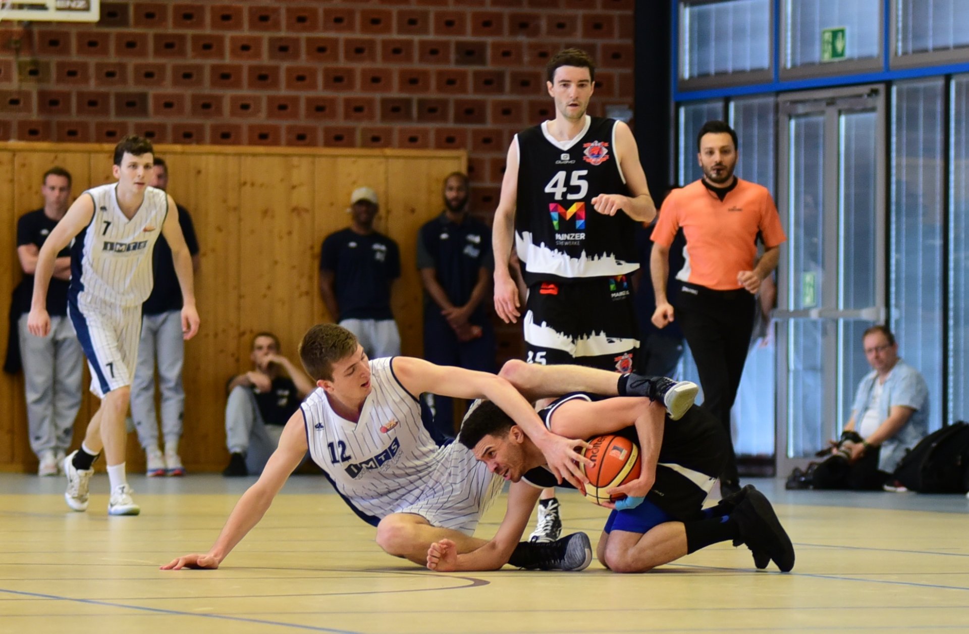 ...der vor allem in der ersten Halbzeit aber auch häufig in der Bodenlage ausgtragen wurde.