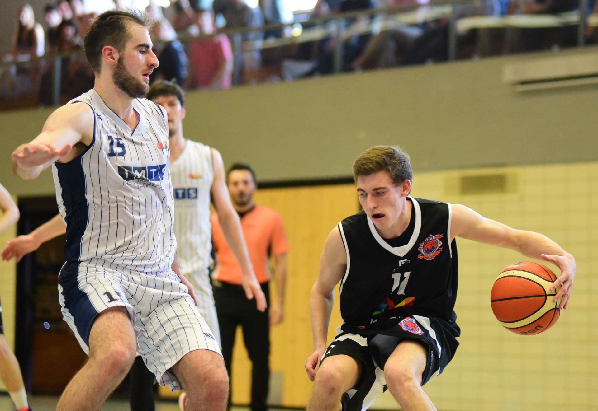 ...in dem die Heidelberger körperlich überlegen waren (nicht nur Center Niklas Ney im Duell mit ASC-Aufbau Tim Thormann).