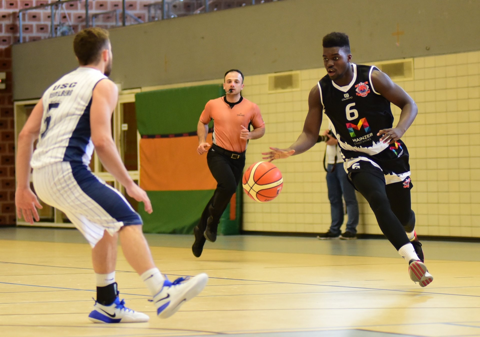 ...und Alain Mandana, der aus einer geschlossen kämpfenden Mannschaft nach einem sensationellen letzten Viertel als Matchwinner herausragte...