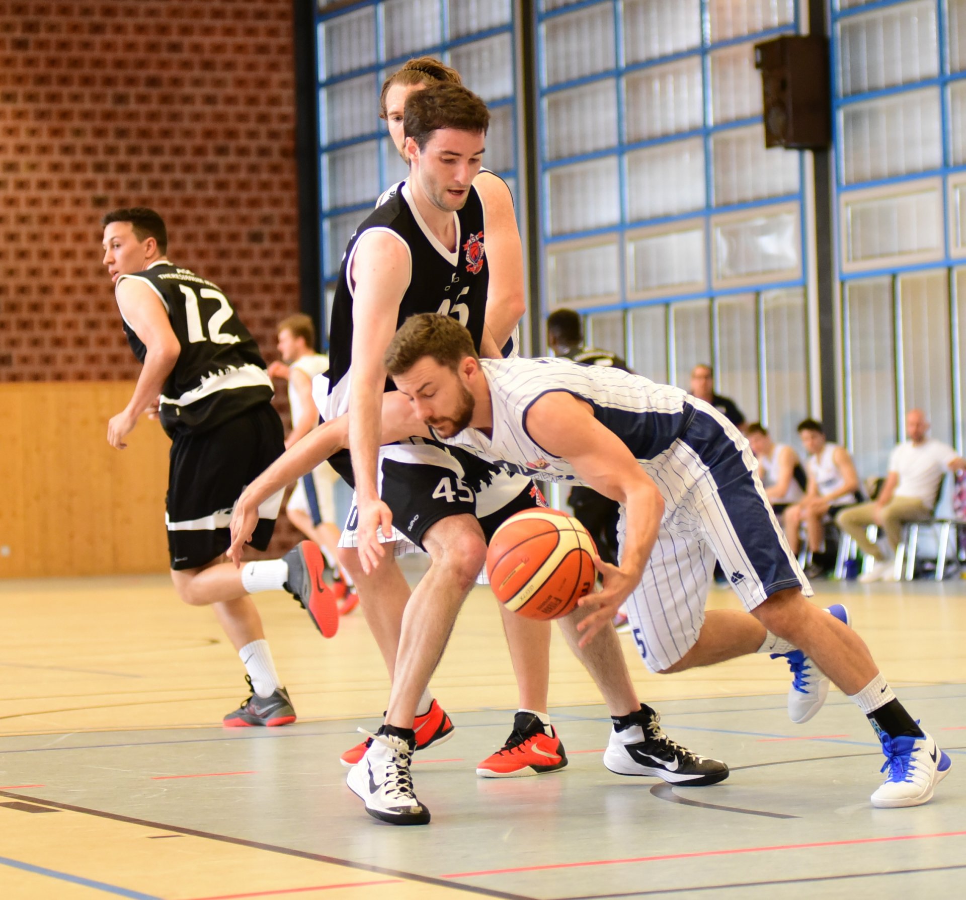 ...wie auch der zweite herausragende Mainzer der vergangenen Wochen, Philipp Schön, der am Samstag nicht einmal 20 Minuten auf dem Feld stand.