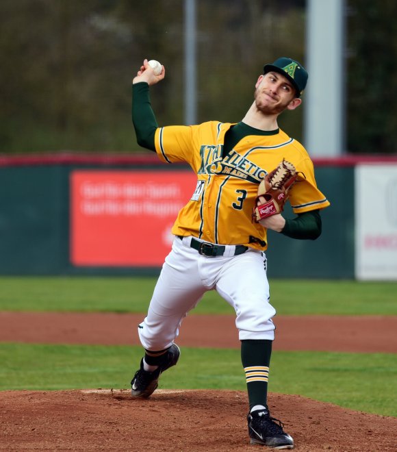 Lieferte Toparbeit auf dem Mound ab: Tim Stahlmann.