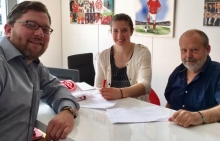 Trainer Thomas Zeitz (l.) und Handballmanager Karl-Heinz Elsäßer vermelden einen Wunsch-Neuzugang für den Rückraum. Vom Erstligisten Bayer Leverkusen wechselt die 19-jährige Elisa Burkholder zur FSG Mainz 05/Budenheim.