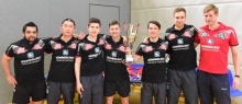 Meister sind sie schon, zurückschalten wollen sie aber nicht: die Tischtennisspieler des FSV Mainz 05 II (v.l) Felix Schmidt-Arndt, Li Bing, Guillermo Gasio, Benas Skirmantas, Kapitän Sebastian Oehlmann, Tomasz Kasica und Trainer Chris Pfeiffer. Es fehlt Gleb Shamruk.